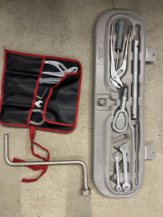 Bmw e36 narzędzia,zestaw narzędzi,narzędziówka,schowek,klucze