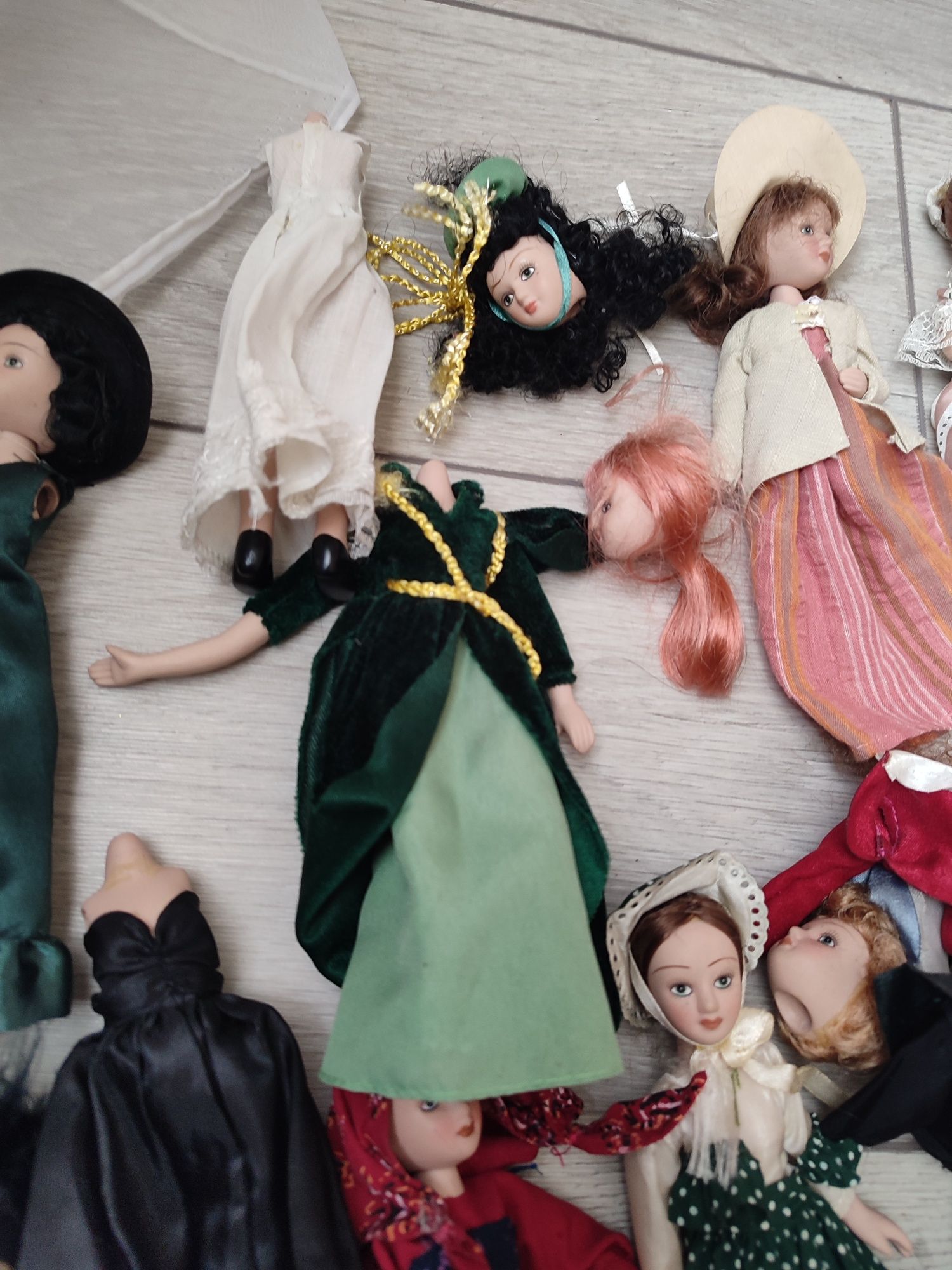 Фарфорові ляльки, колекційні, поломані
