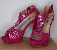 Sapatos de salto alto rosa