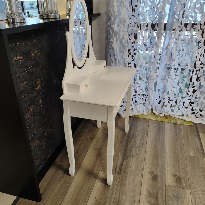 Toaletka biała z lustrem