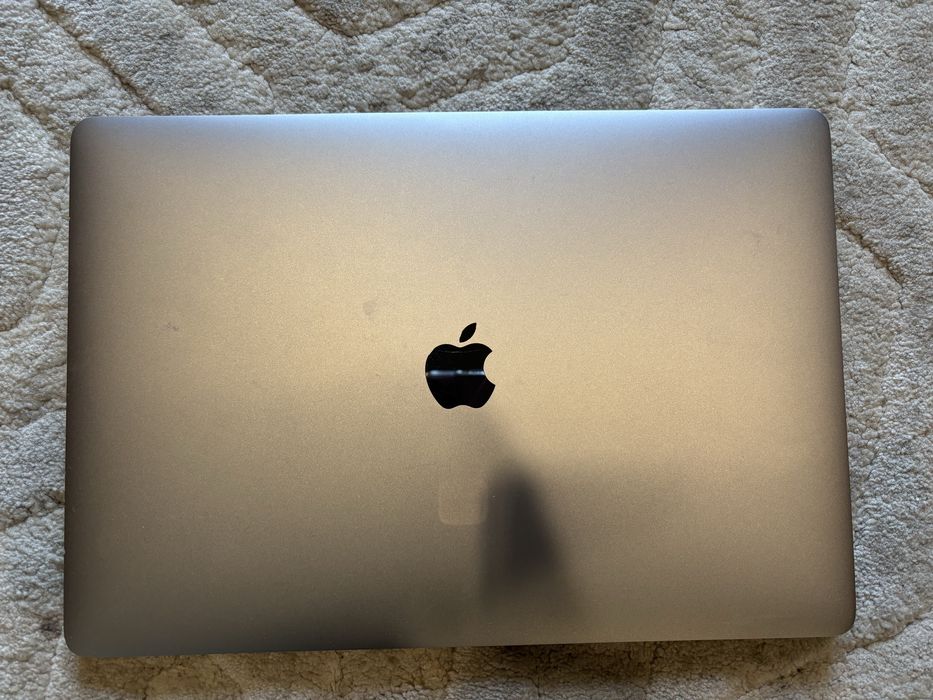 MacBook Pro 15” (2018) – 16 GB RAM / 512 GB SSD