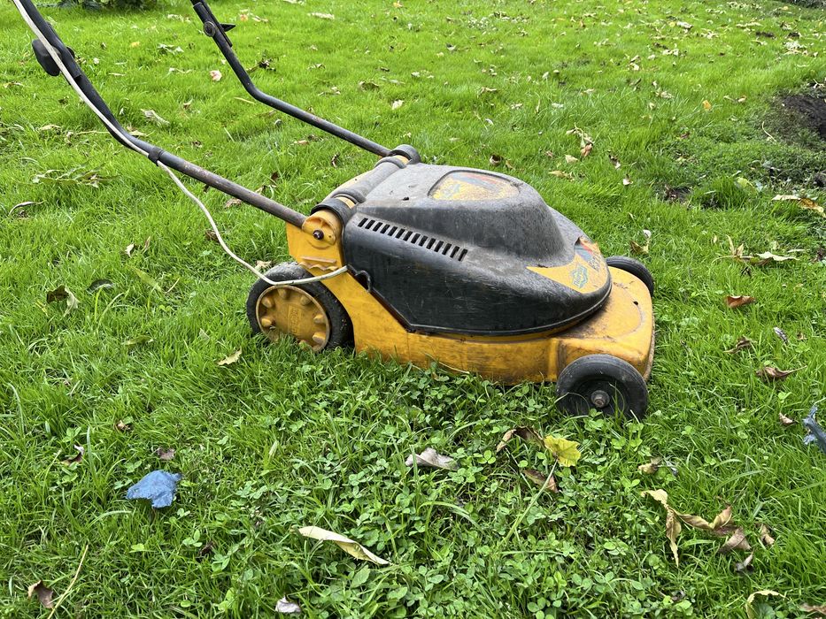 Продам газонокосарку електричну