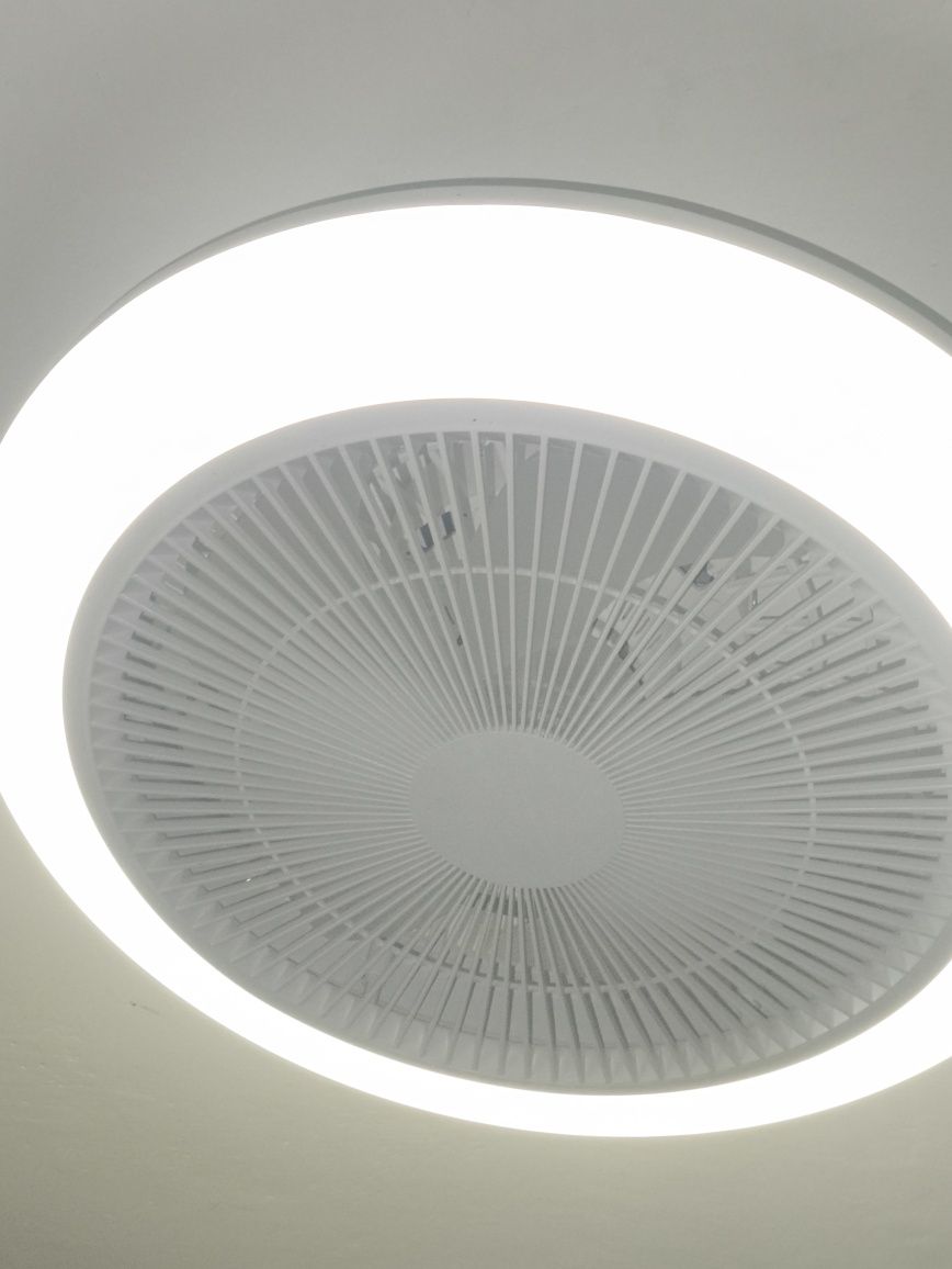 Sprzedam oświetlenie LED RGB z wiatrakiem