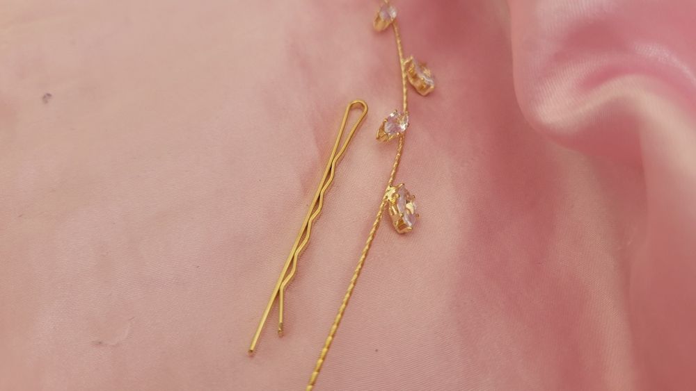 Tiara de Cabelo Dourada em Aço Inoxidável com Pedras Brilhantes