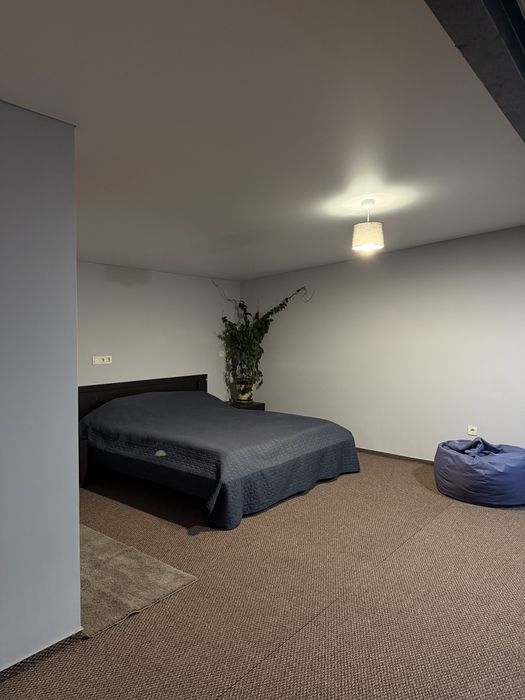 Будинок з банею і басейном