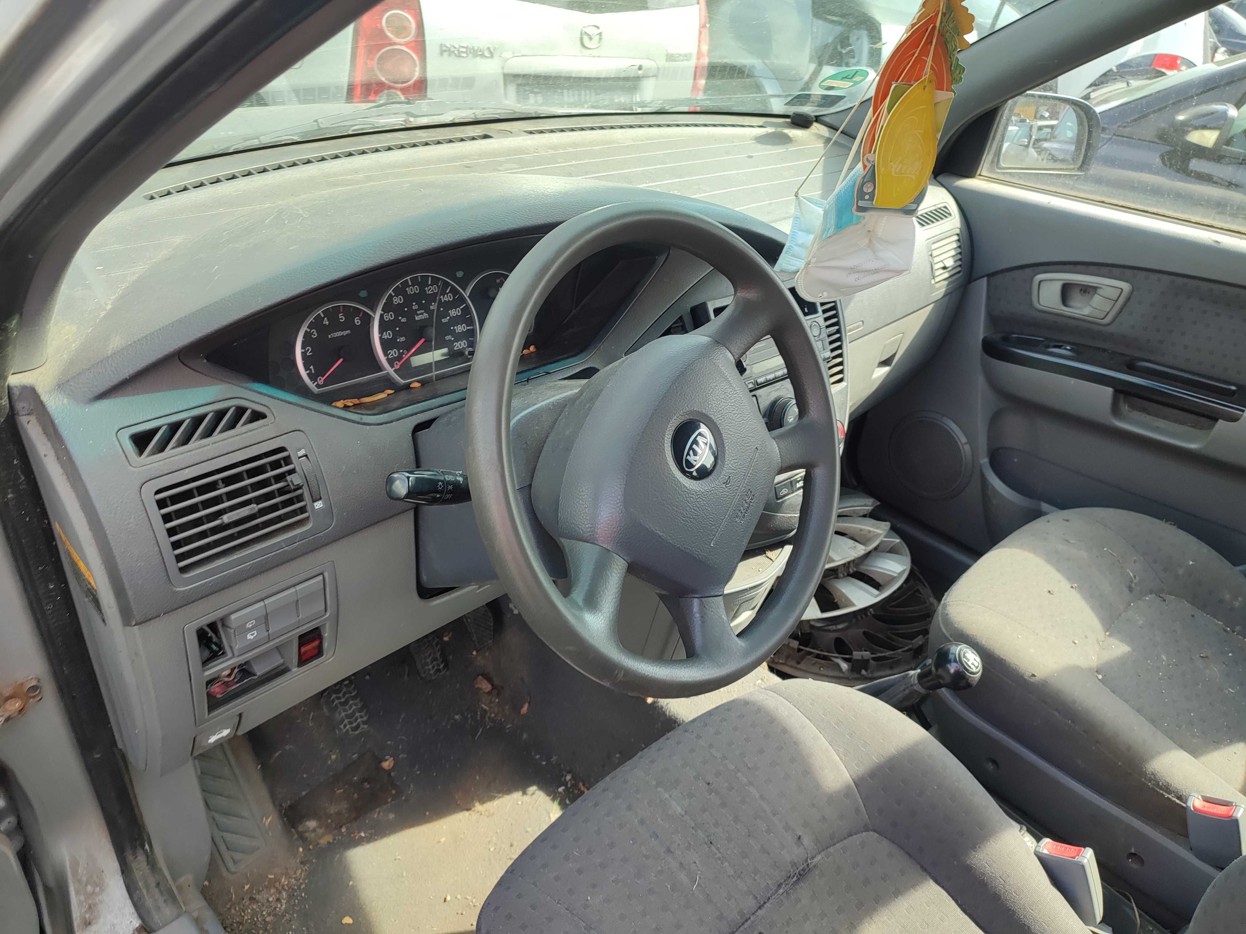 Kia Carens II zderzak przedni FV transport/dostawa