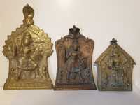 Antigas placas religiosas com imagens de Deuses indianos
