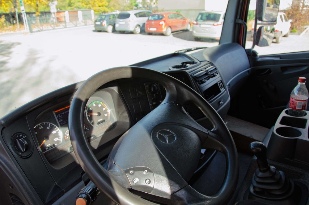 Mercedes Benz Atego 1218 rok 2013 winda izoterma super stan