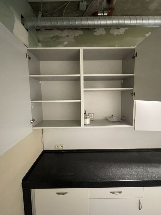 Zabudowa kuchenna, biała, plyta laminowana, blat Corian
