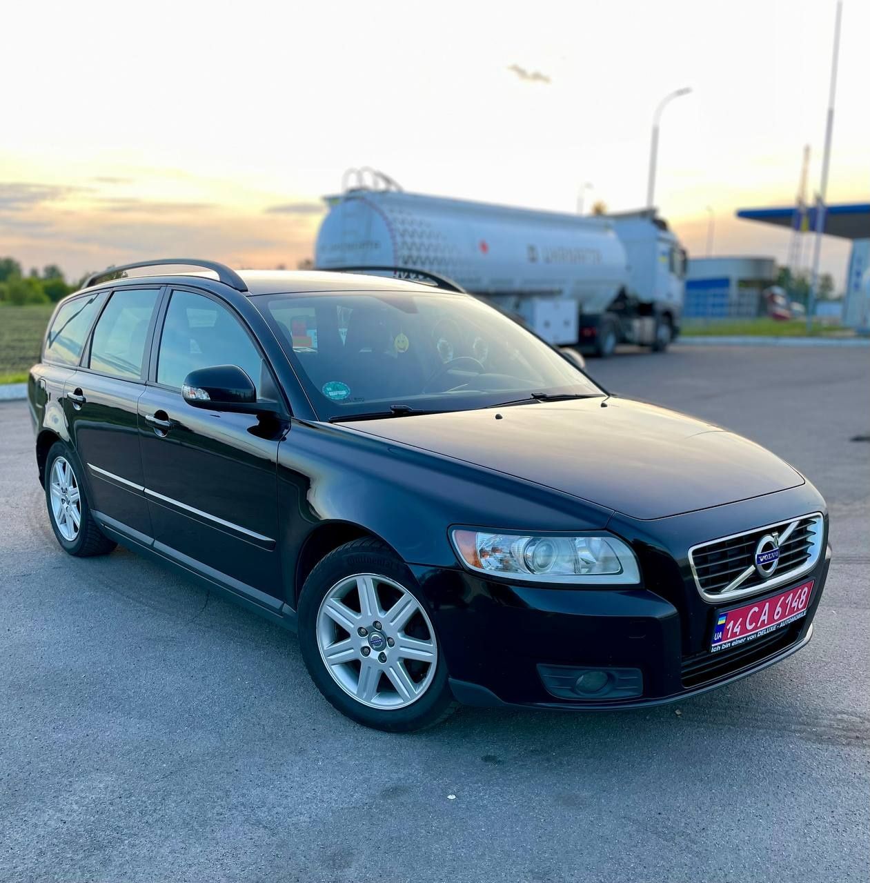 Свіжопригнанний та сертифікований сімейний автомобіль VOLVO V50 2011 р