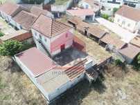 Moradia T2+1 com logradouro