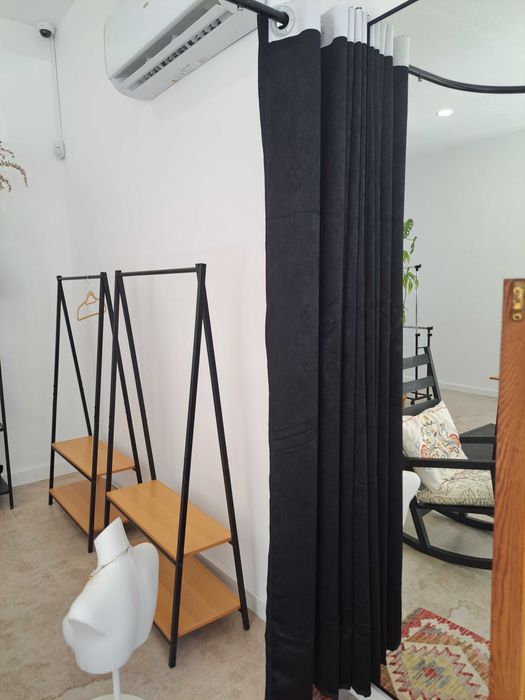 Provador com cortina estrutura de arco em aço.