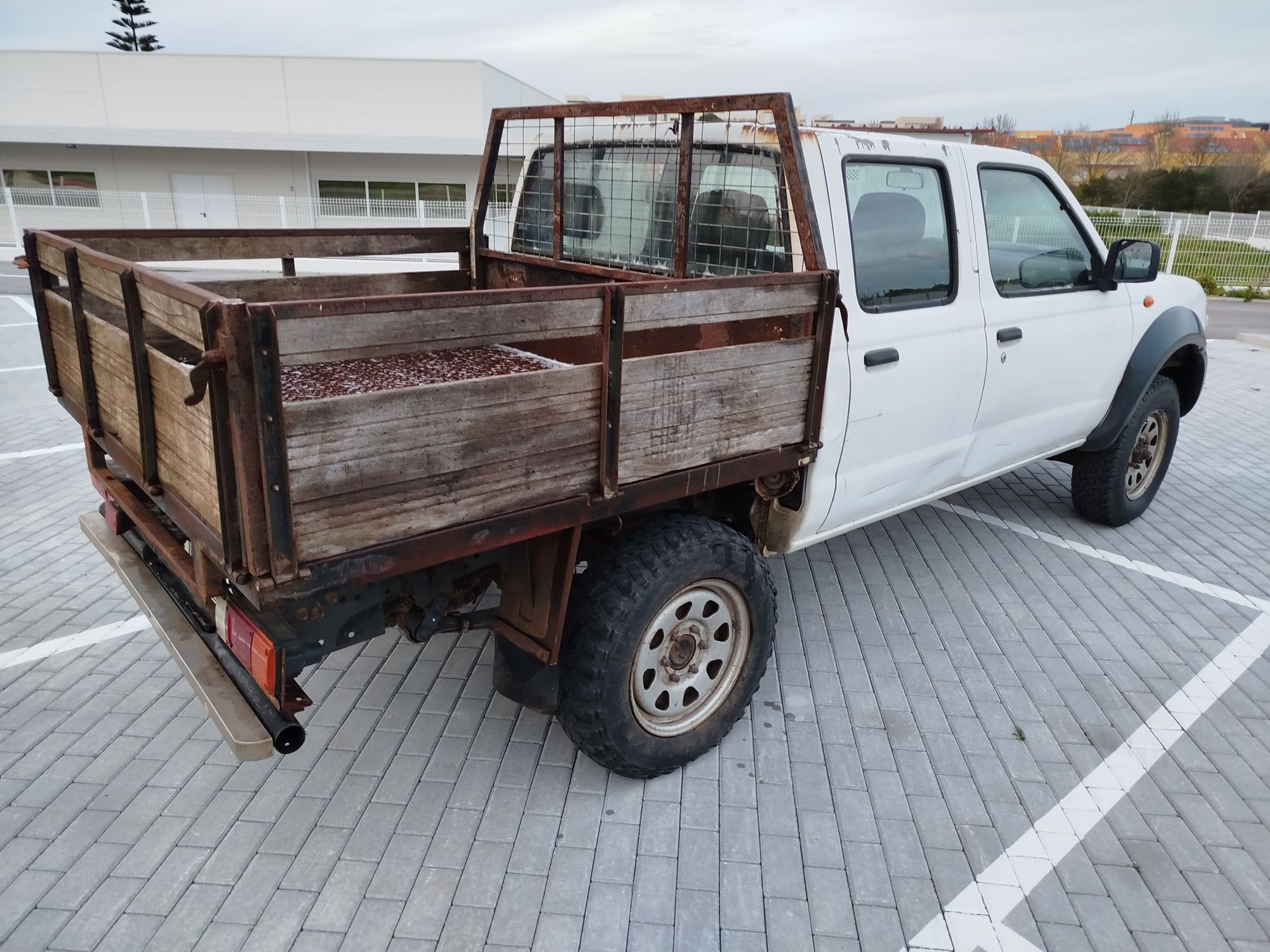 Nissan Navara 2.5D 4×4/5Lug/2010/Excelente motor