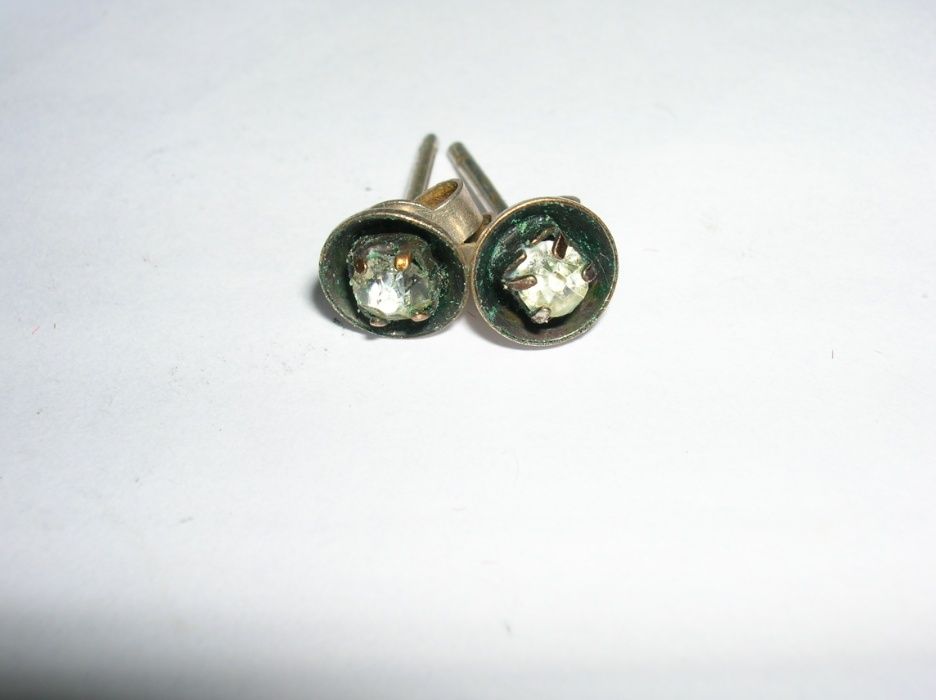 сережки,серьги,кульчики,пусети,метал,зі стразом і білі пластик