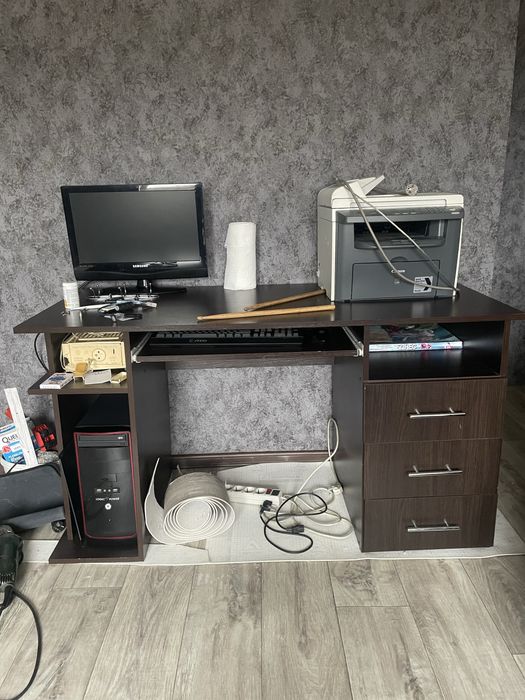 Стол компютерный