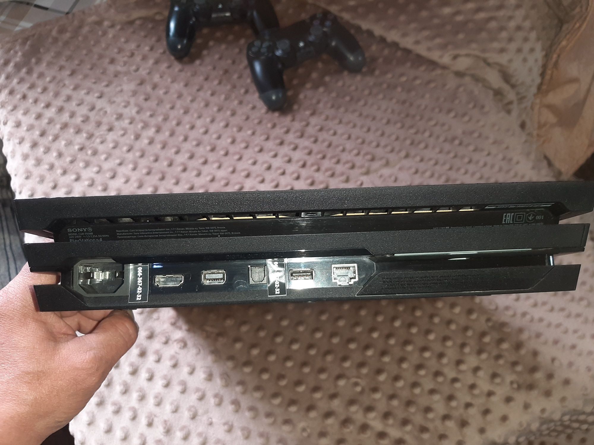 Ps 4 pro 1 terabyte.
