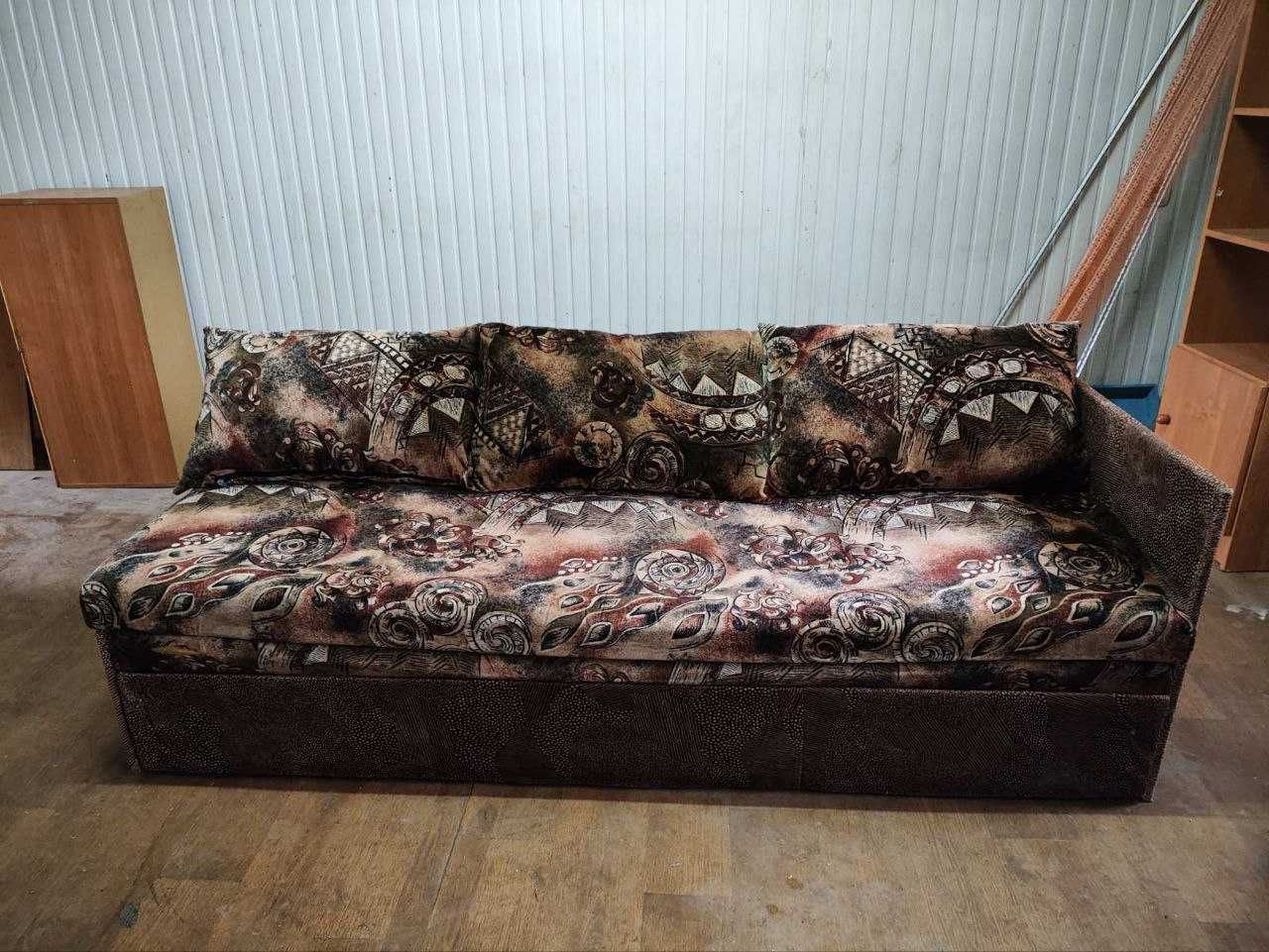 Нерозкладний диван