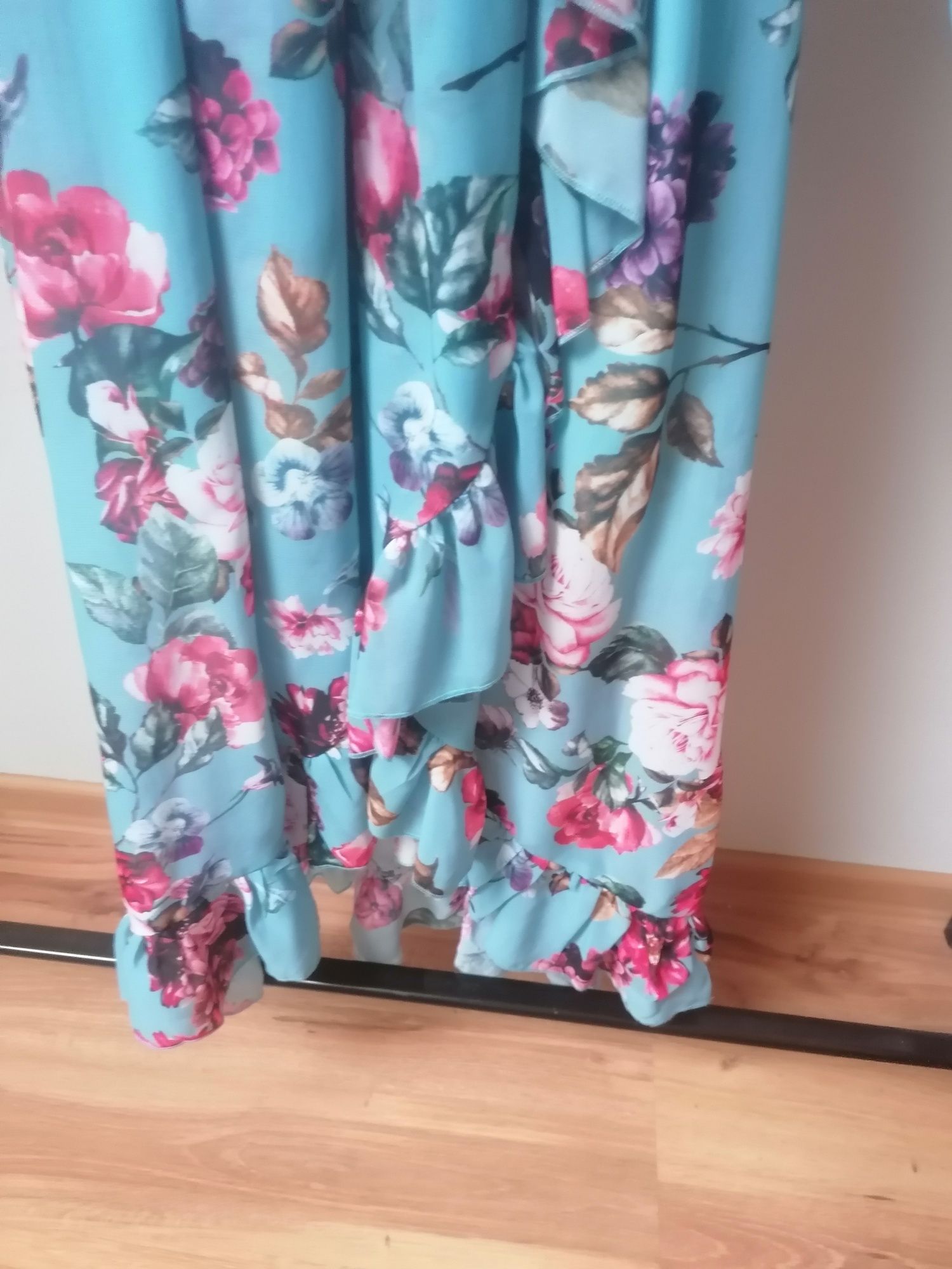 Zwiewna sukienka w kwiaty xs/s komunia, chrzest , wesele