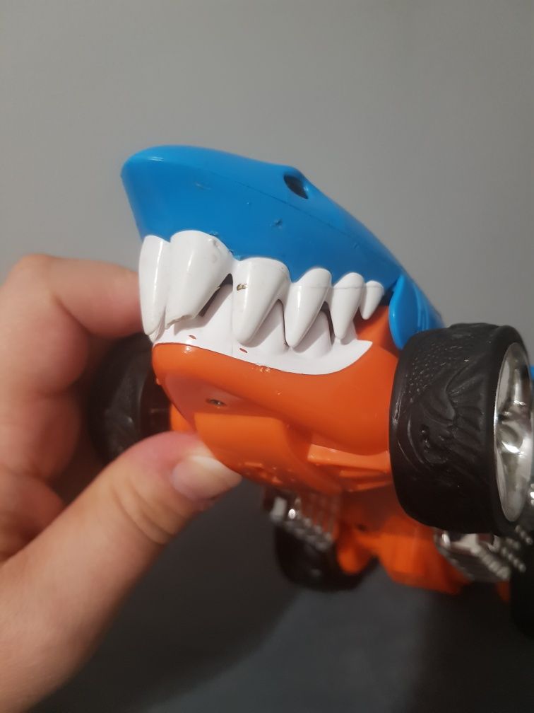 Hot Wheels Monster Action Sharkruiser Mondo