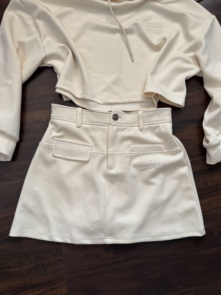 Komplet / spodniczka + bluza Miu Miu