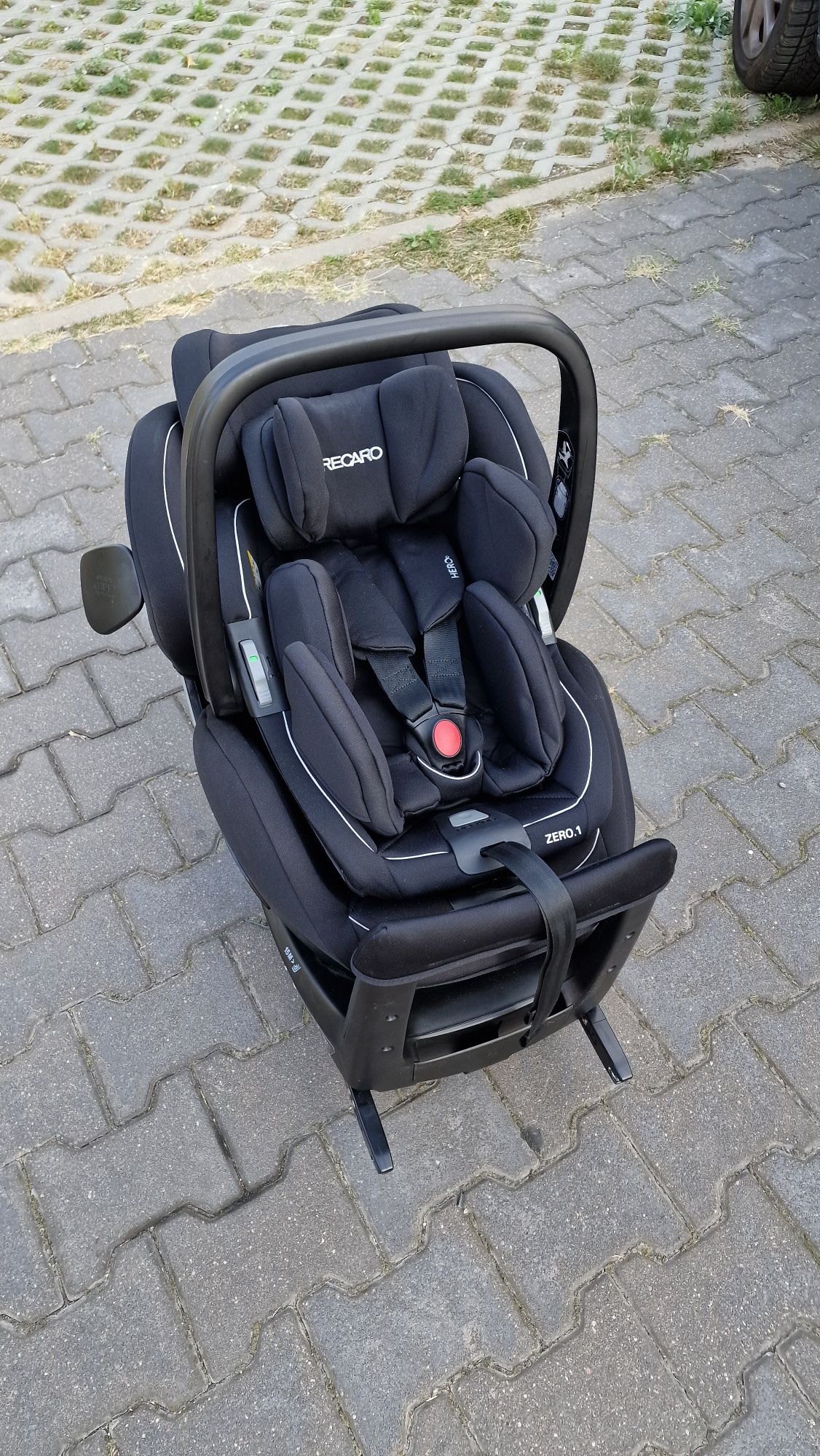 Recaro zero. 1 elite fotelik obrotowy +nosidełko czarny
RECARO Zero.1