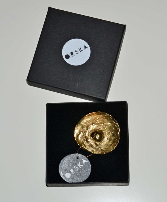 ORSKA Duży złoty pin sutek z kolekcji Body, NOWY