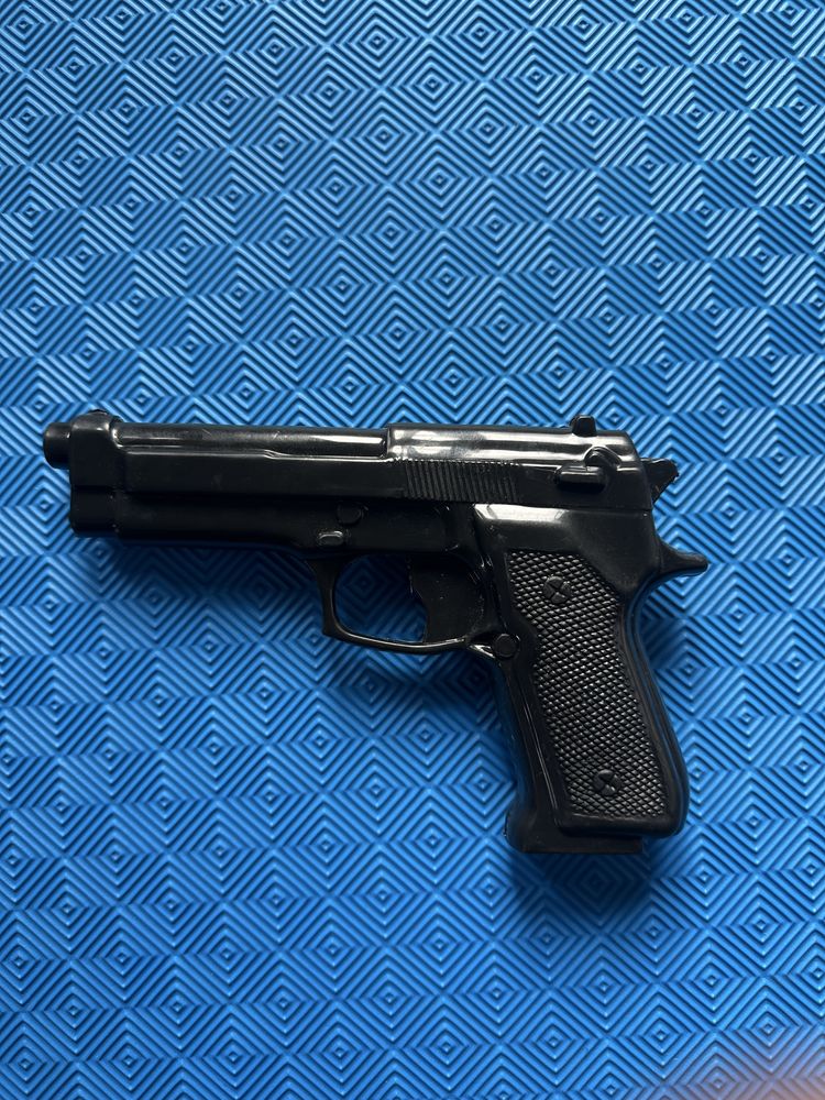Profesjonalny pistolet treningowy 800g