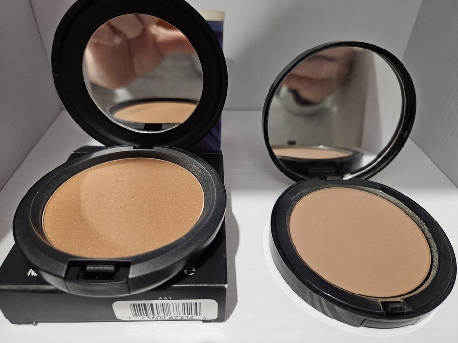 Бронзери MAC Refined Golden та Bobbi Brown Medium