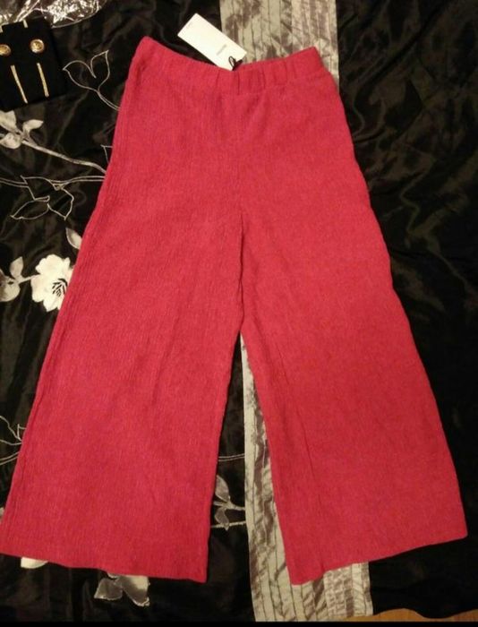 Жіночі штани колюти Bershka