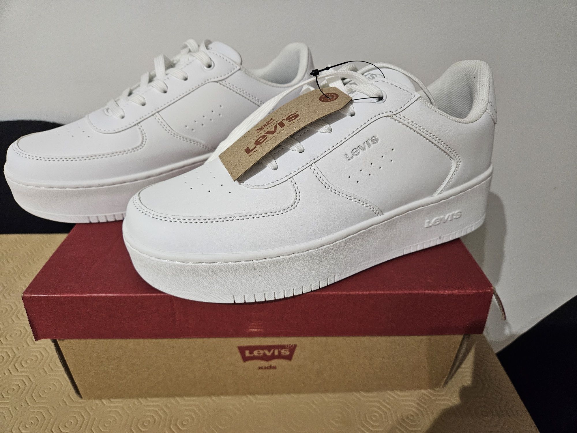 Tenis Levis Kids - Nº 39 mas calçam 40 - Novos