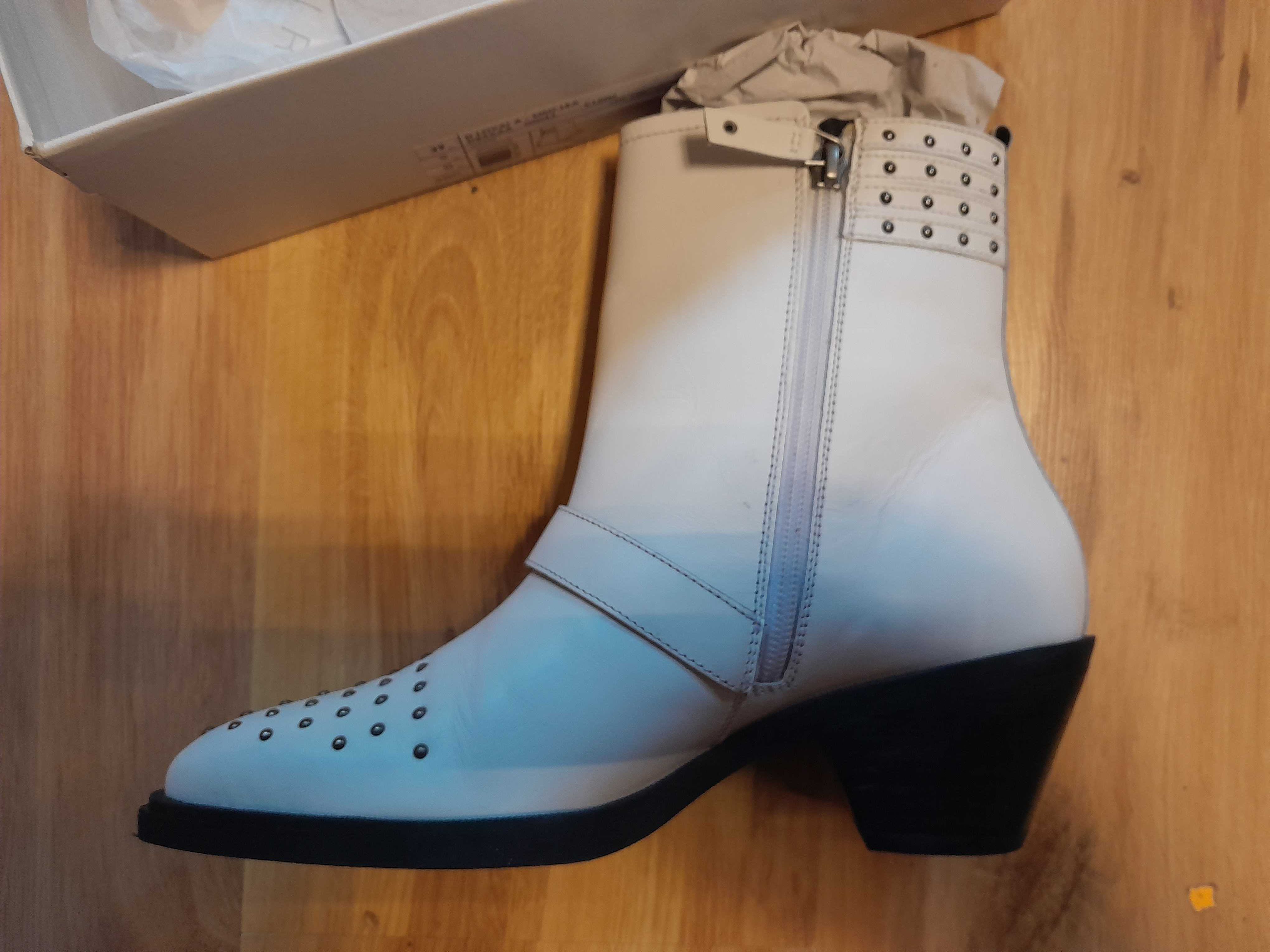 Buty damskie kowbojki Geox białe Nowe 39