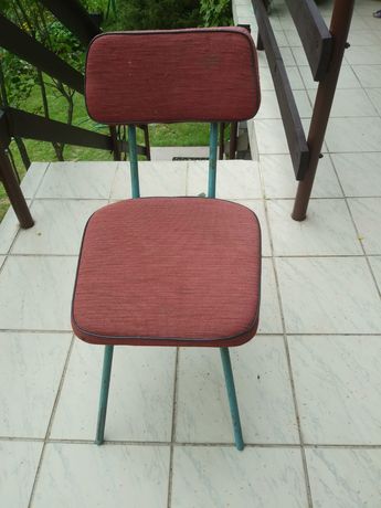 Krzesła metalowe 12 sztuk z tapicerowanym siedziskiem i oparciem