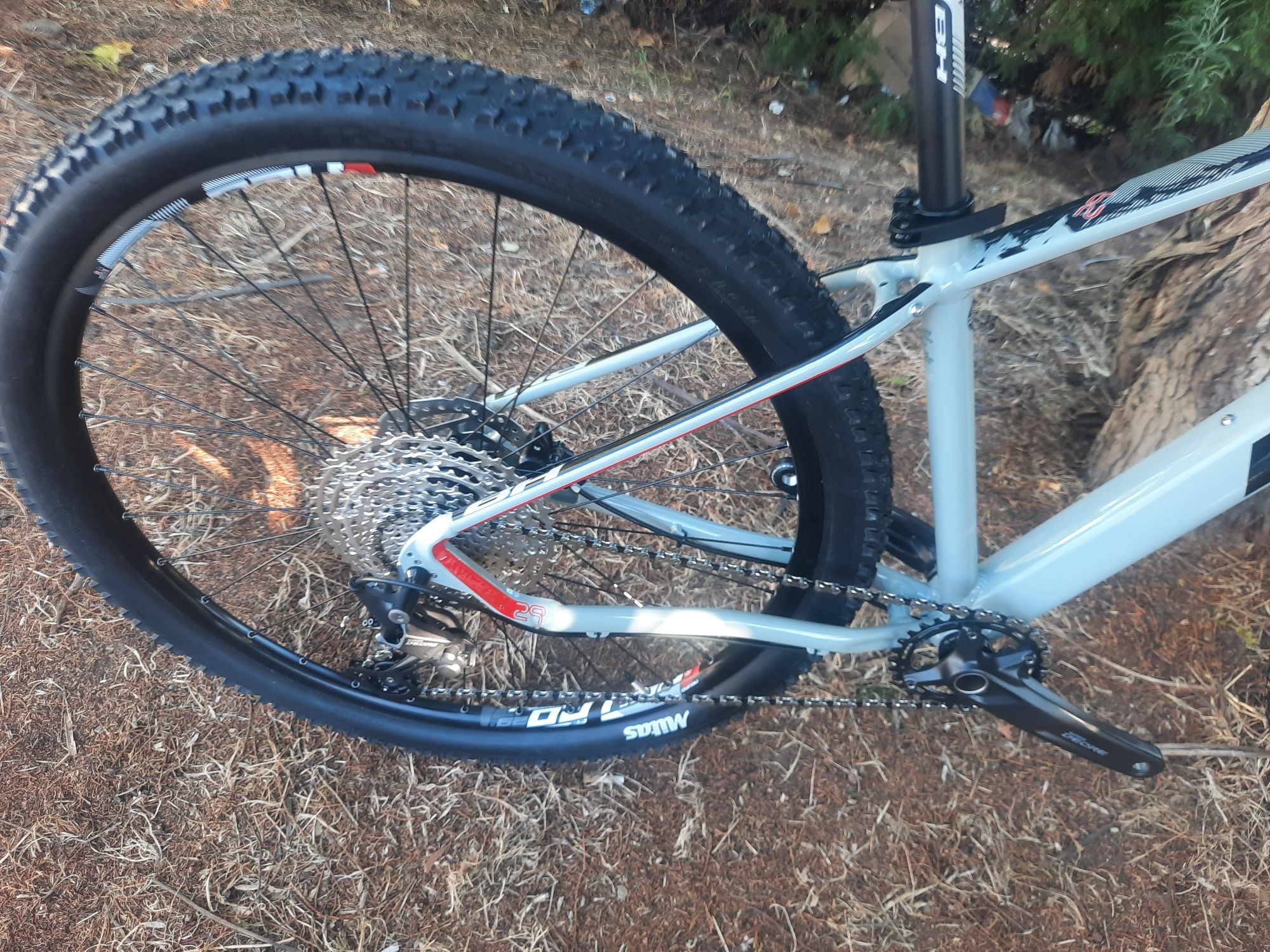 Btt 29 com suspensao a ar 11x1v nova