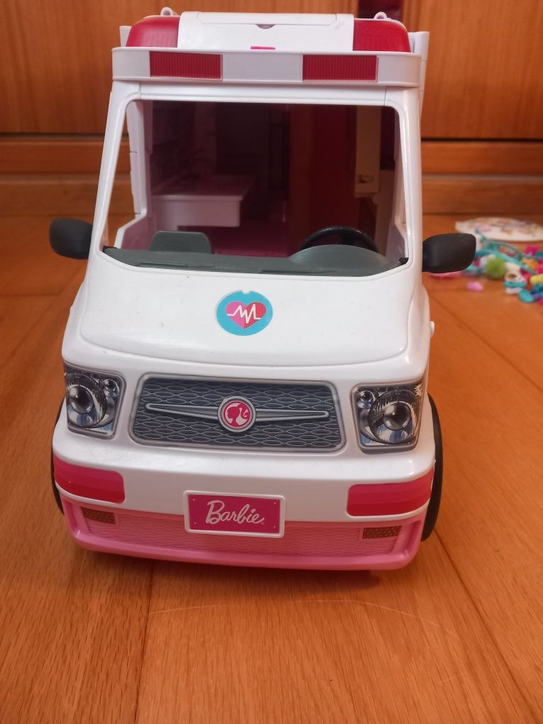 Ambulância da Barbie com acessorios