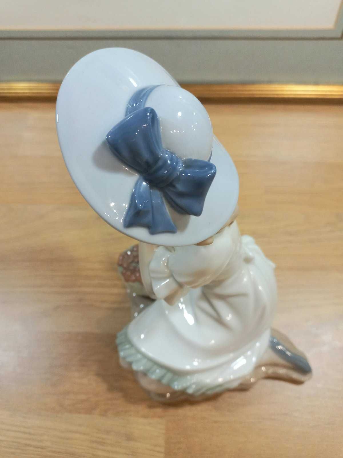 Очень красивая Статуэтка  NAO Lladro в идеальном состоянии.
