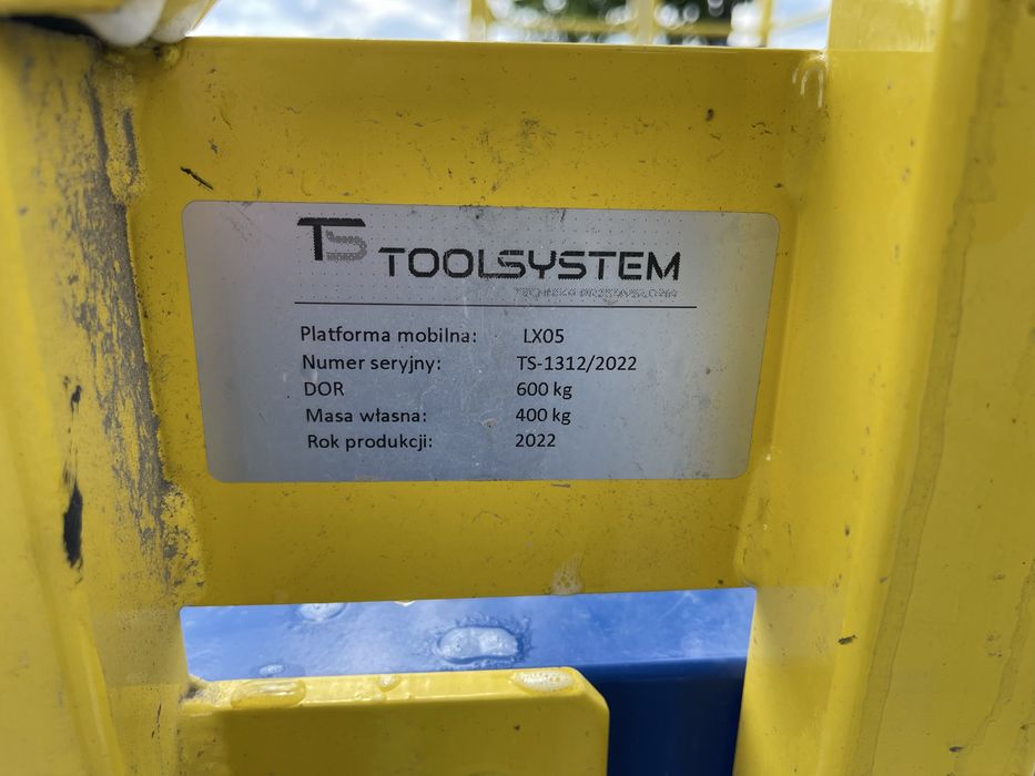 Podest jezdny akumulatorowy. Rampa. Drabina magazyn. Platforma.