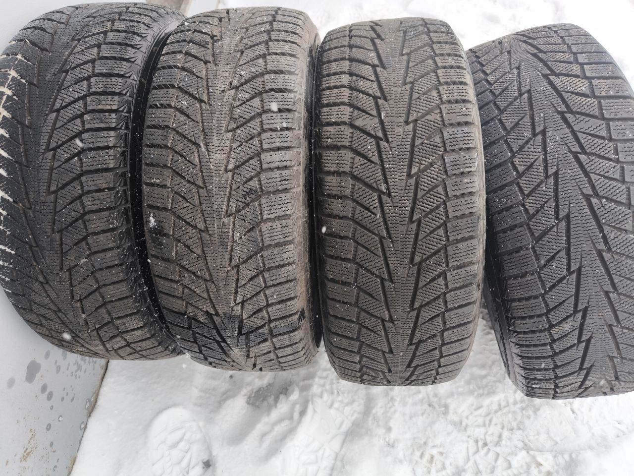 Резина покрышка зима зимняя Hankook winter I*Cept IZ2 215/55 r16