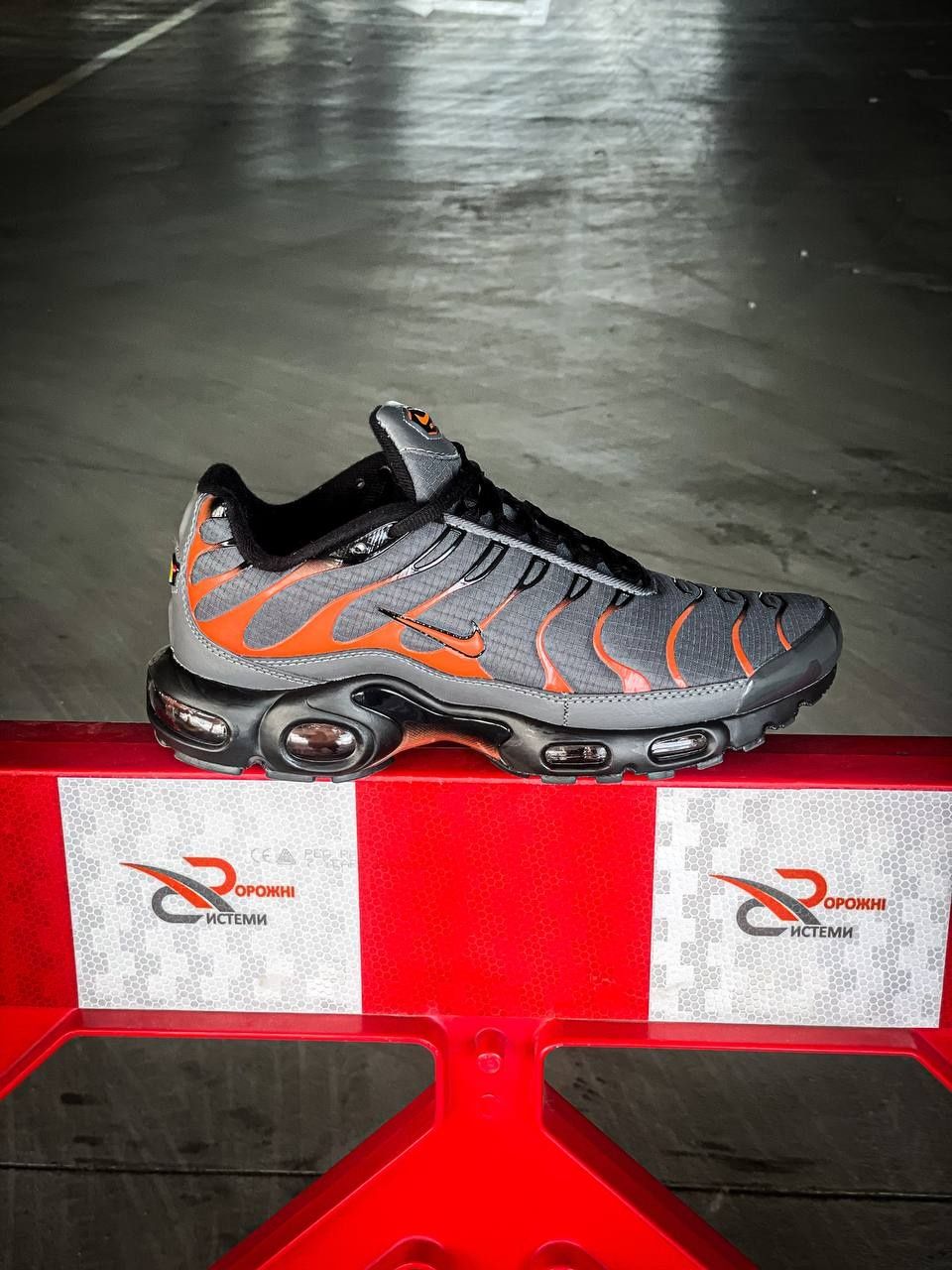 Чоловічі кросівки Nike Air Max Plus Tn "Grey Orange"(літо)