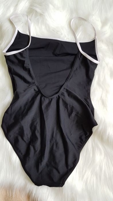 Czarny jednoczęściowy strój kąpielowy r. M 38