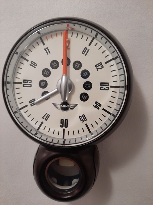 Часы настенные. Кварцевые.