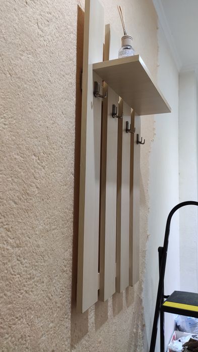 Вішалка настінна в передпокій, вішак