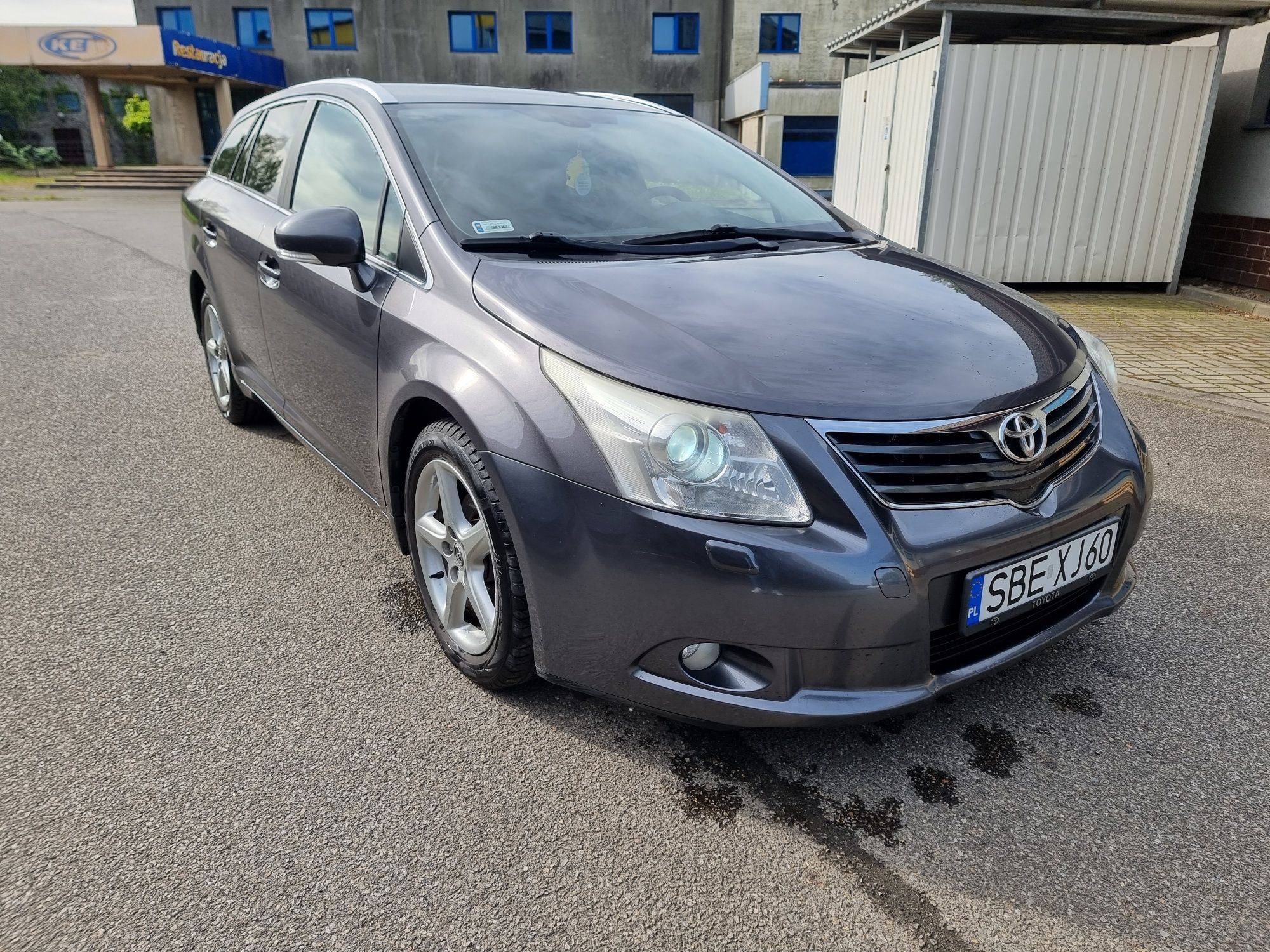 Toyota Avensis bezwypadkowy xenon zamiana