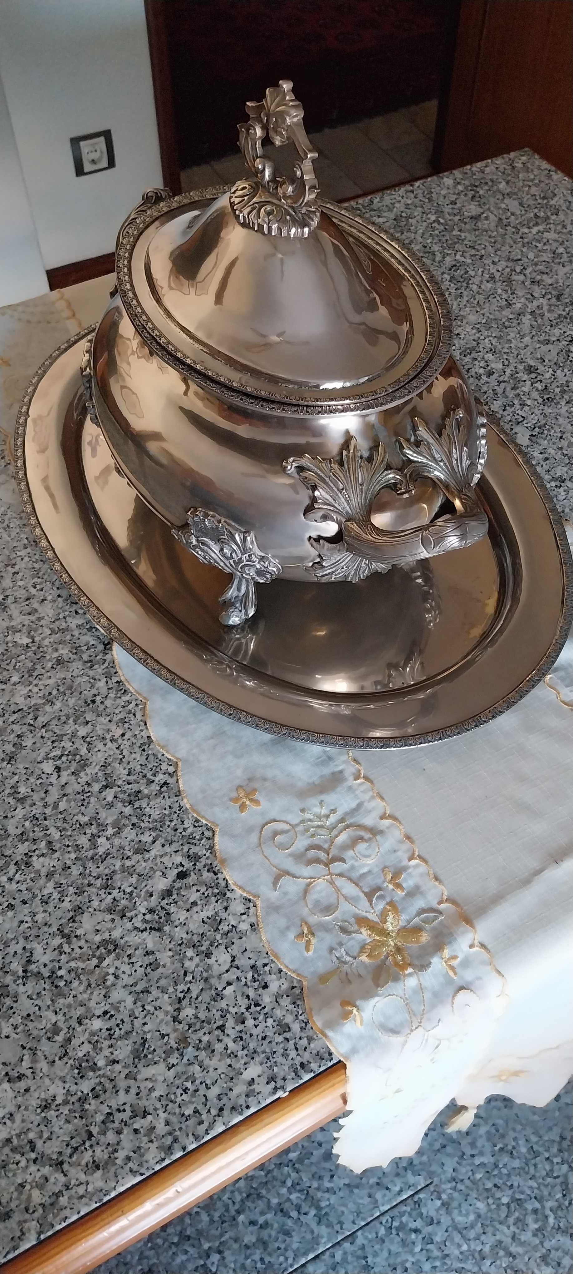 Terrina com prato em estanho