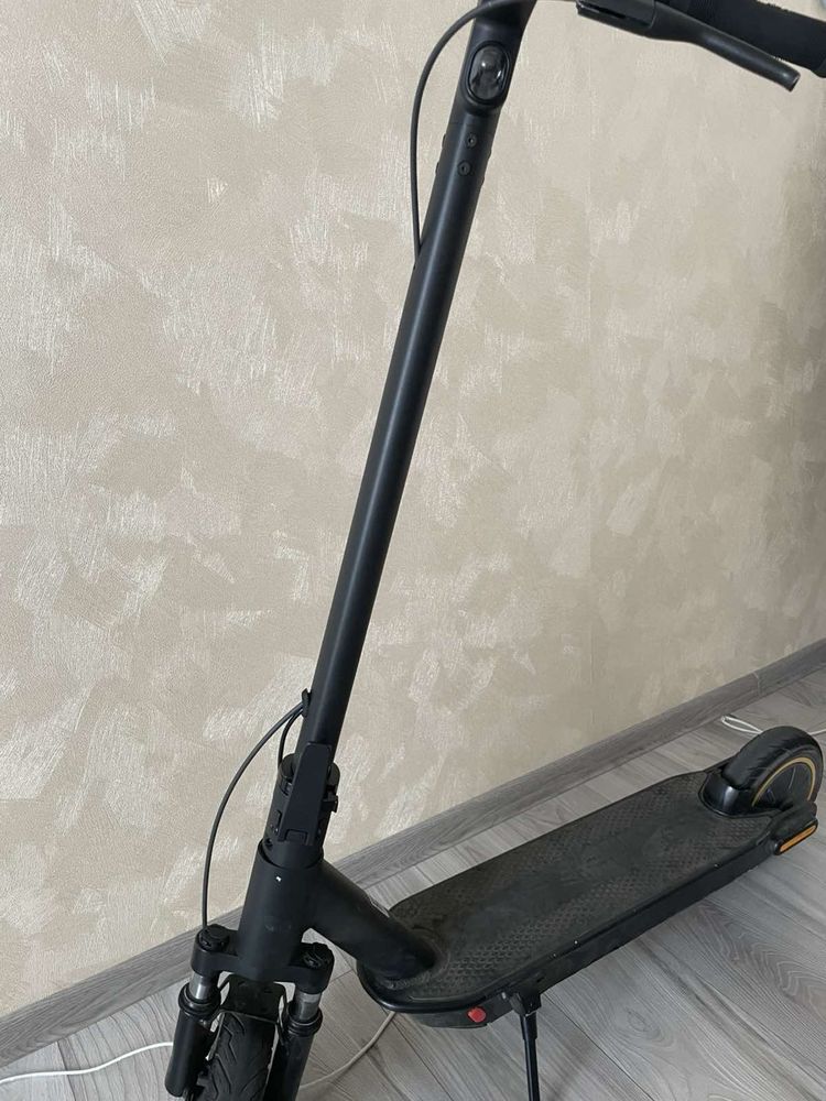 Продам электросамокат Kuggo max g30
