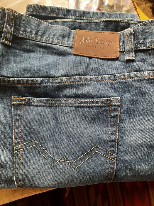 Джинси великого 64 розміру