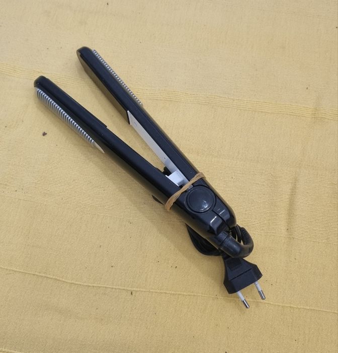 Alisador Cabelo a trabalhar