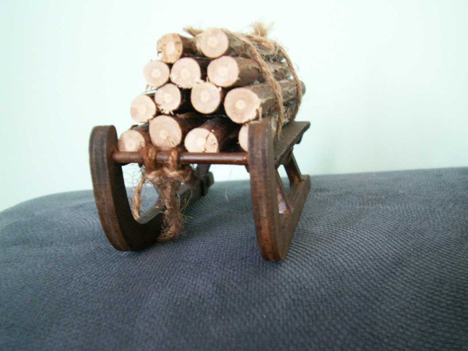 Akcesoria do szopki Sanki z drewnem - Szopka - Stajenka - Stajenki