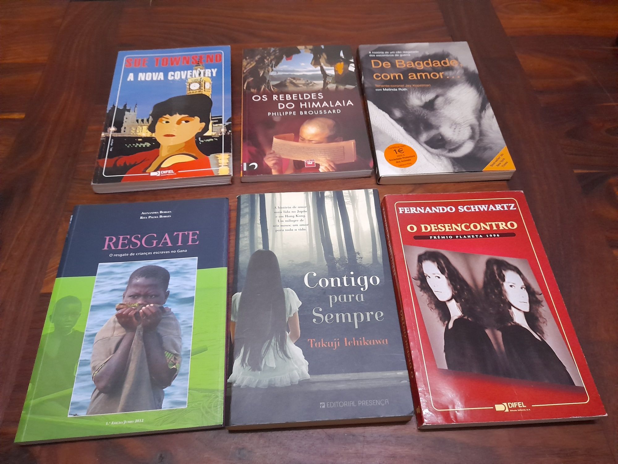 Livros variados.