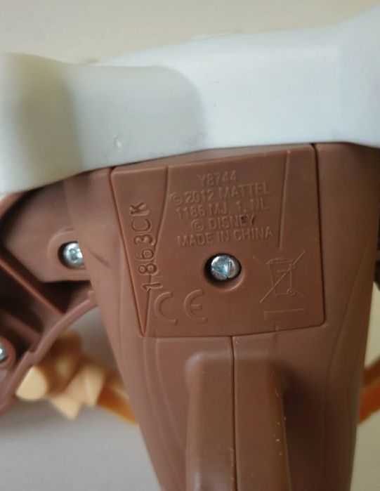 Łuk do strzelania czaszka Piotruś Pan i Nibylandia Mattel  zestaw