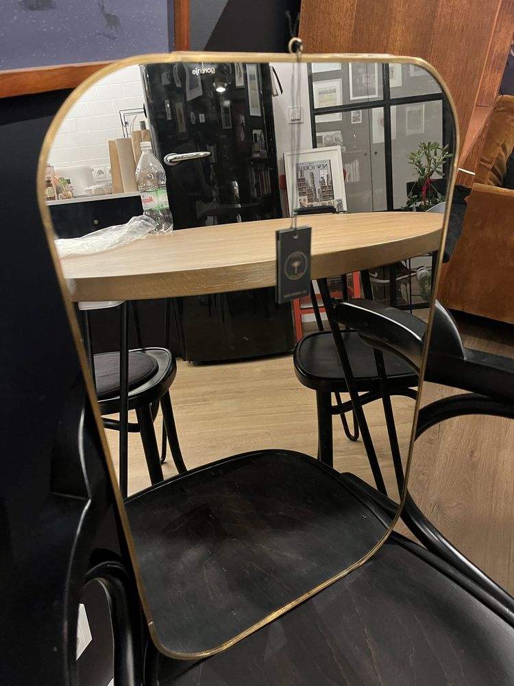 Nowe lustro ścienne Nordal